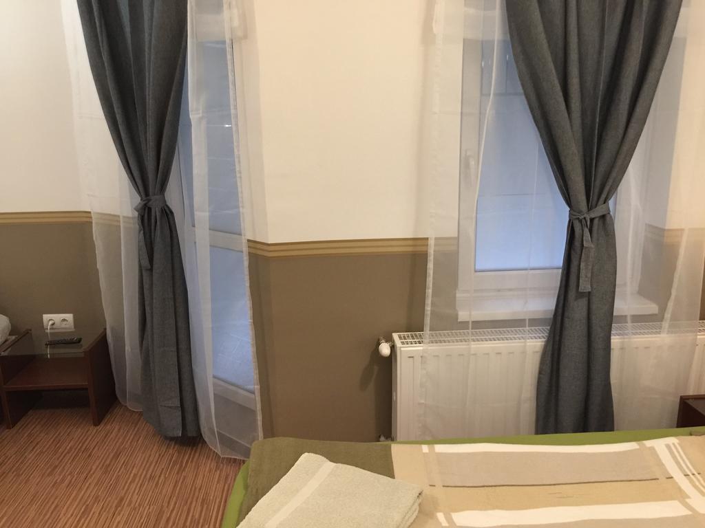 Elvis Guesthouse Budapest Extérieur photo